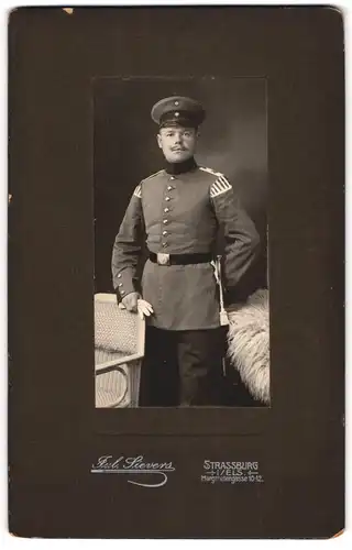 Fotografie Jul. Sievers, Strassburg i. Els., Soldat in Musiker Uniform Rgt. 14 mit Bajonett und Portepee