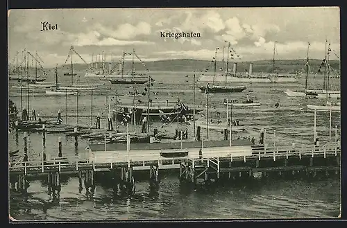 AK Kiel, Kriegshafen mit Schiffen
