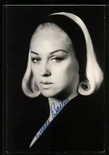 AK Opernsängerin Klara Barlow im Portrait, mit original Autograph