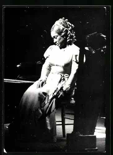 AK Opernsängerin Annabelle Bernard als Antonia in Hoffmanns Erzählungen, mit original Autograph