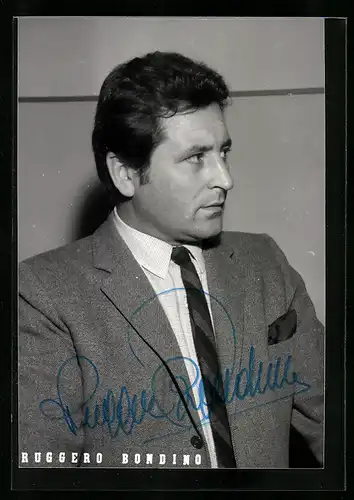 AK Opernsänger Ruggero Bondino im Anzug, mit original Autograph