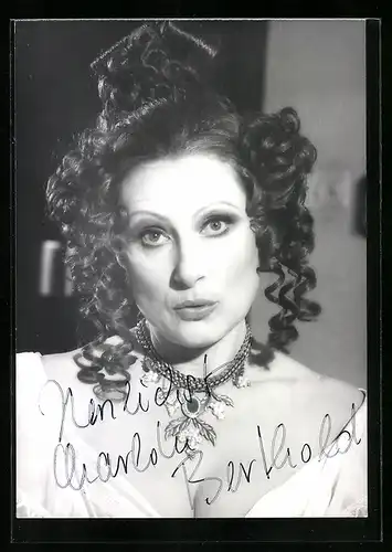 AK Opernsängerin Charlotte Berthold in La Cenerentola, original Autograph