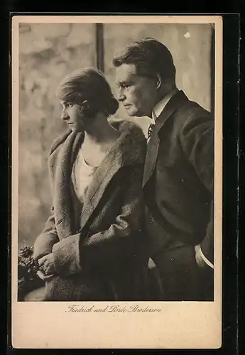 AK Opernsänger Friedrich und Linde Brodersen in Anzug und Kleid