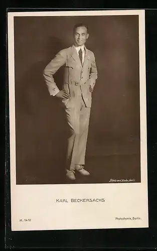 AK Schauspieler Karl Beckersachs im Ganzkörperportrait