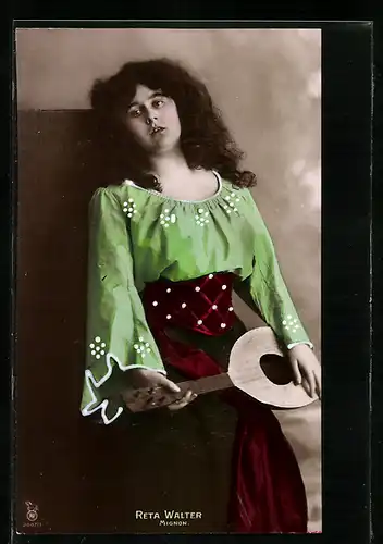 AK Opernsängerin Reta Walter im grünen Kleid mit Laute