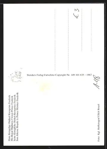 AK Kronprinz Frederik von Dänemark in Uniform neben einer Büste