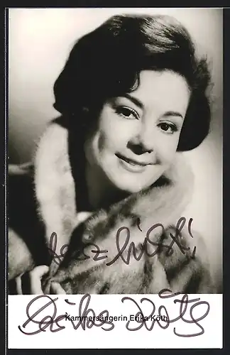 AK Opernsängerin Erika Köth im Pelzmantel, mit original Autograph