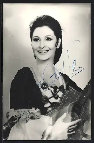 AK Opernsängerin Jeannette Pilou mit Gitarre, mit original Autograph