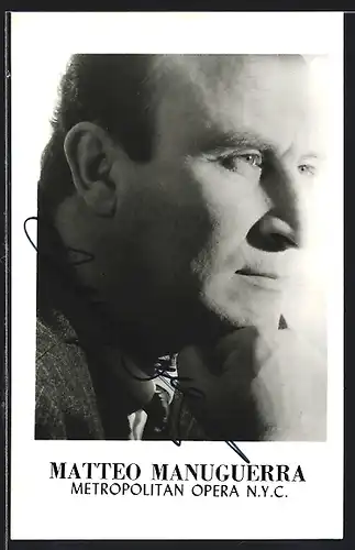 AK Opernsänger Matteo Mannuguerra im Anzug, mit original Autograph