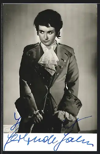 AK Opernsängerin Gertrude Jahn im Kostüm, mit original Autograph