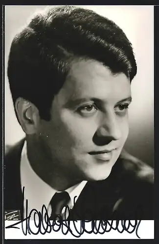 AK Opernsänger Herbert Lackner am Lächeln, mit original Autograph