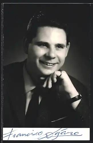 AK Opernsänger Francisco Lazaro am Lächeln, mit original Autograph