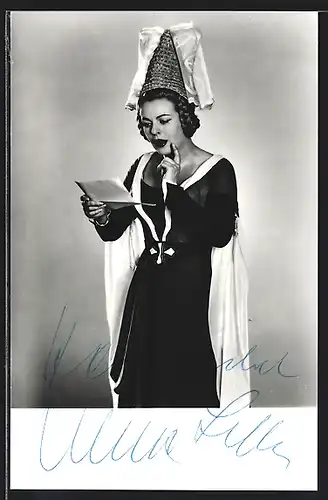 AK Opernsängerin Wilma Lipp im Kostüm, mit original Autograph