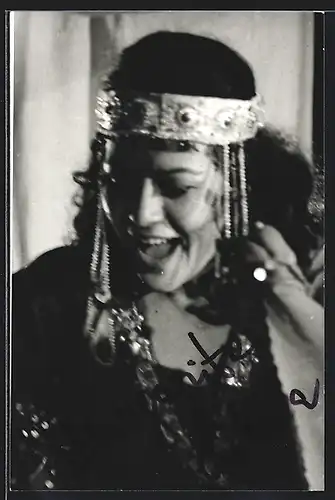 AK Opernsängerin Margarita Lilova am Lachen, mit original Autograph
