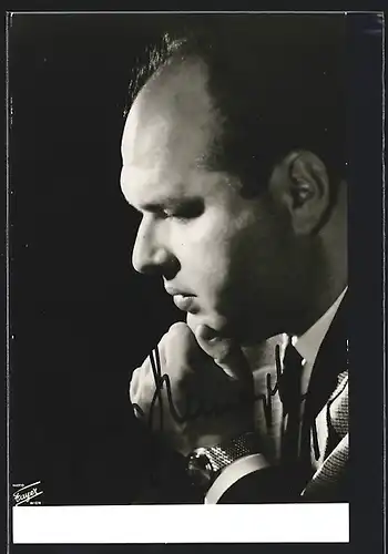 AK Opernsänger Georg Schnapka in Denkerpose, mit original Autograph