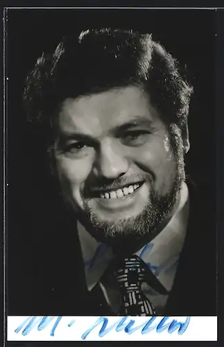 AK Opernsänger Manfred Schenk am Lächeln, mit original Autograph