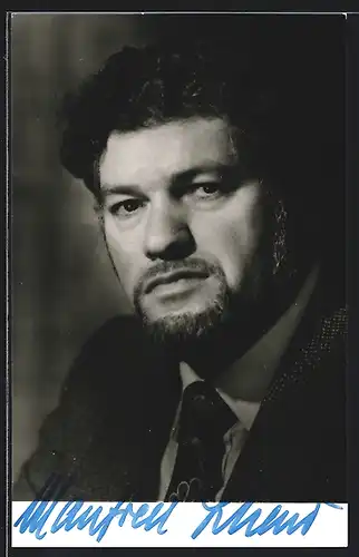 AK Opernsänger Manfred Schenk im Anzug, mit original Autograph