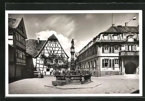 AK Michelstadt / Odenwald, Rathausplatz mit Brunnen