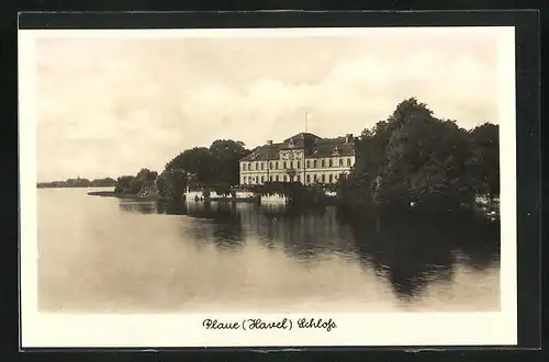 AK Plaue / Havel, Schlosspartie am Ufer