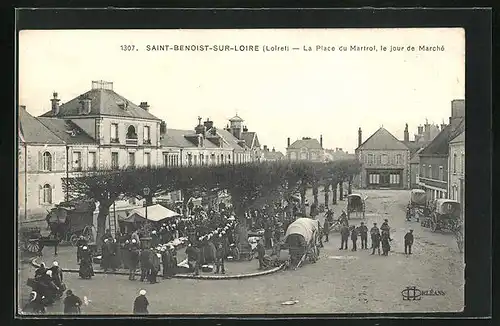 AK Saint-Benoist-sur-Loire, La Place du Martrol, le jour de Marché