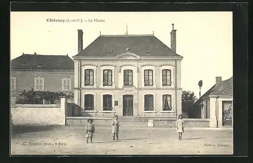 AK Chitenay, La Mairie, Rathaus im Sonnenschein