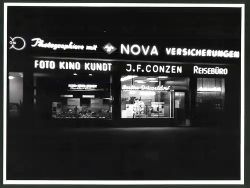 Fotografie Fotograf unbekannt, Ansicht Berlin, Foto-Ladengeschäft Foto - Kino - Kundt bei Nacht