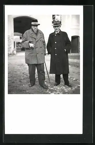 Foto-AK Ludwig Ferdinand von Bayern bei einem Spaziergang in Begleitung eines Herrn mit Hut
