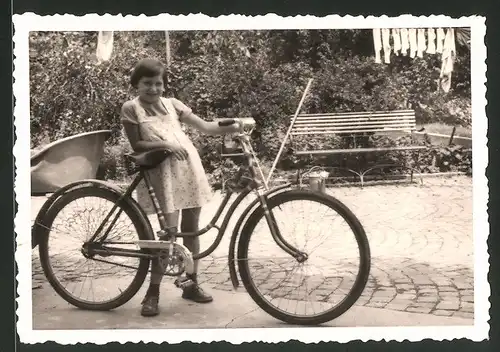 Fotografie Fahrrad, niedliches Mädchen mit Velo, Bike