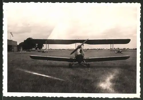 Fotografie Flughafen Bonn-Hangelar, Flugzeug Doppeldecker 1958