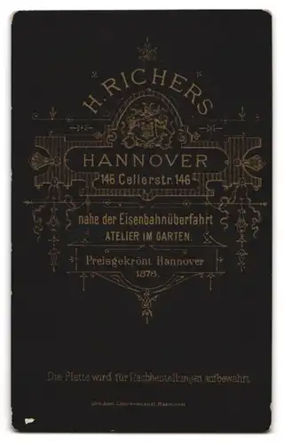 Fotografie H. Richers, Hannover, Portrait Bursche im Jacket eine Brille tragend