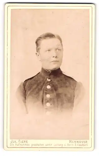 Fotografie Julius Giere, Hannover, Portrait Soldat in Uniform