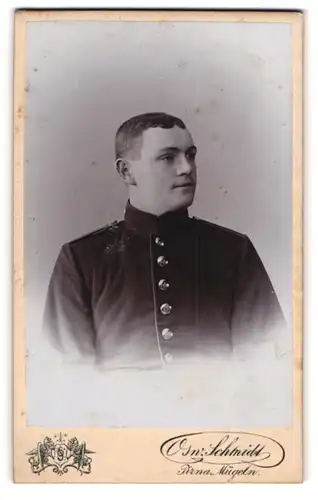 Fotografie Osw. Schmidt, Pirna, Portrait Soldat in Uniform