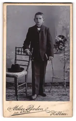 Fotografie A. Thiel, Zittau, Portrait Kommunikant mit Gebetsbuch