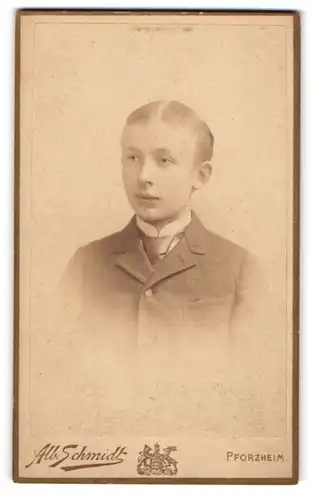 Fotografie Albert Schmidt, Pforzheim, Portrait junger Mann im Anzug mit Krawatte