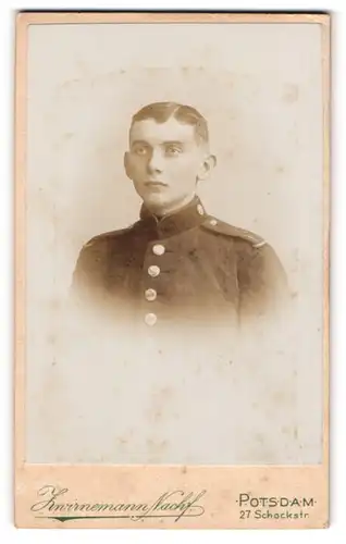 Fotografie Zwirnemann Nachf., Potsdam, Portrait Soldat in Uniform