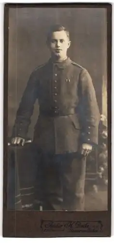 Fotografie H. Deike, Hannover-Linden, Portrait Soldat in Uniform