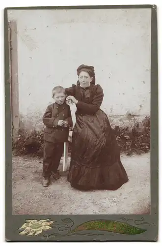 Fotografie Josef Stanek, Wien, rückseitige Ansicht Putte mit Balgenkamera, vorderseitig Portrait