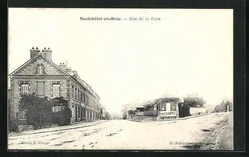 AK Neufchatel-en-Bray, Rue de la Gare, Strassengabelung