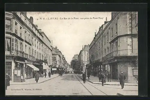 AK Laval, La Rue de la Paix, vue prise du Pont-Neuf