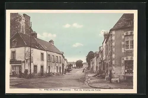 AK Pré-en-Pail, Rue du Champ de Foire