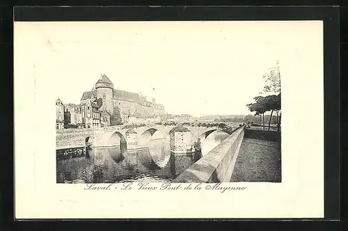 AK Laval, le Vieux Pont de la Mayenne