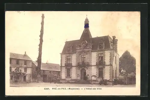 AK Pré-en-Pail, l'Hotel-de-Ville