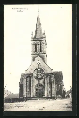 AK Ballots / Mayenne, L`Eglise, Frontansicht der Kirche
