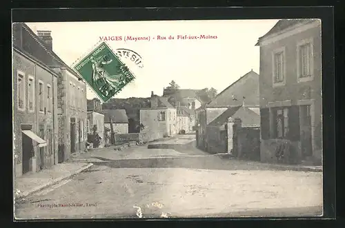 AK Vaignes / Mayenne, Rue du Fief-aux-Moines, Strassenpartie