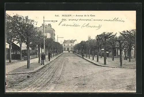 AK Melun, Avenue de la Gare, Strassenpartie mit Schienen