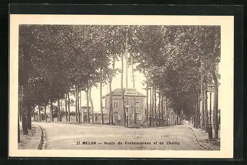 AK Melun, Route de Fontainebleau et de Chailly, Strassenpartie mit Gabelung und Haus