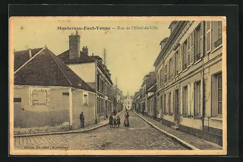 AK Montereau-Faut-Yonne, Rue de l`Hôtel-de-Ville, Strassenpartie