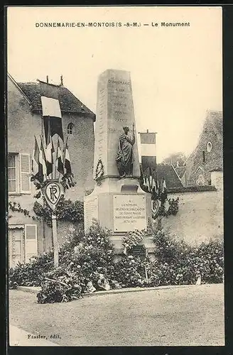 AK Donnemarie-en-Montois, Le Monument