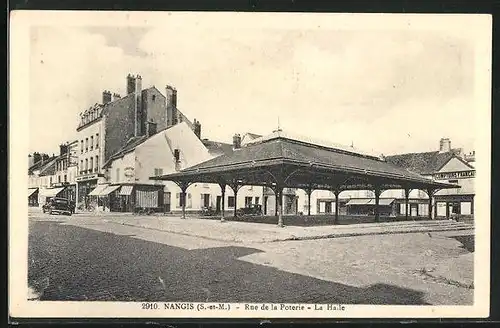 AK Nangis, Rue de la Poterie, la Halle