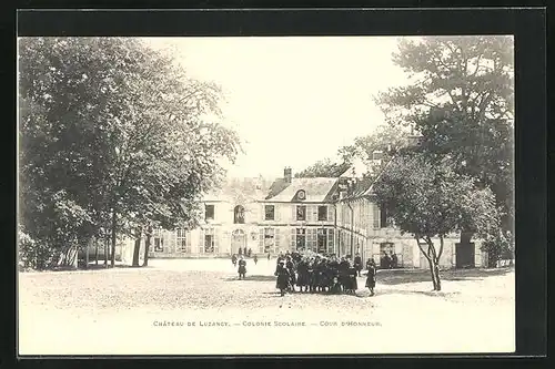 AK Château de Luzancy, Colonie Scolaire, cour d`Honneur